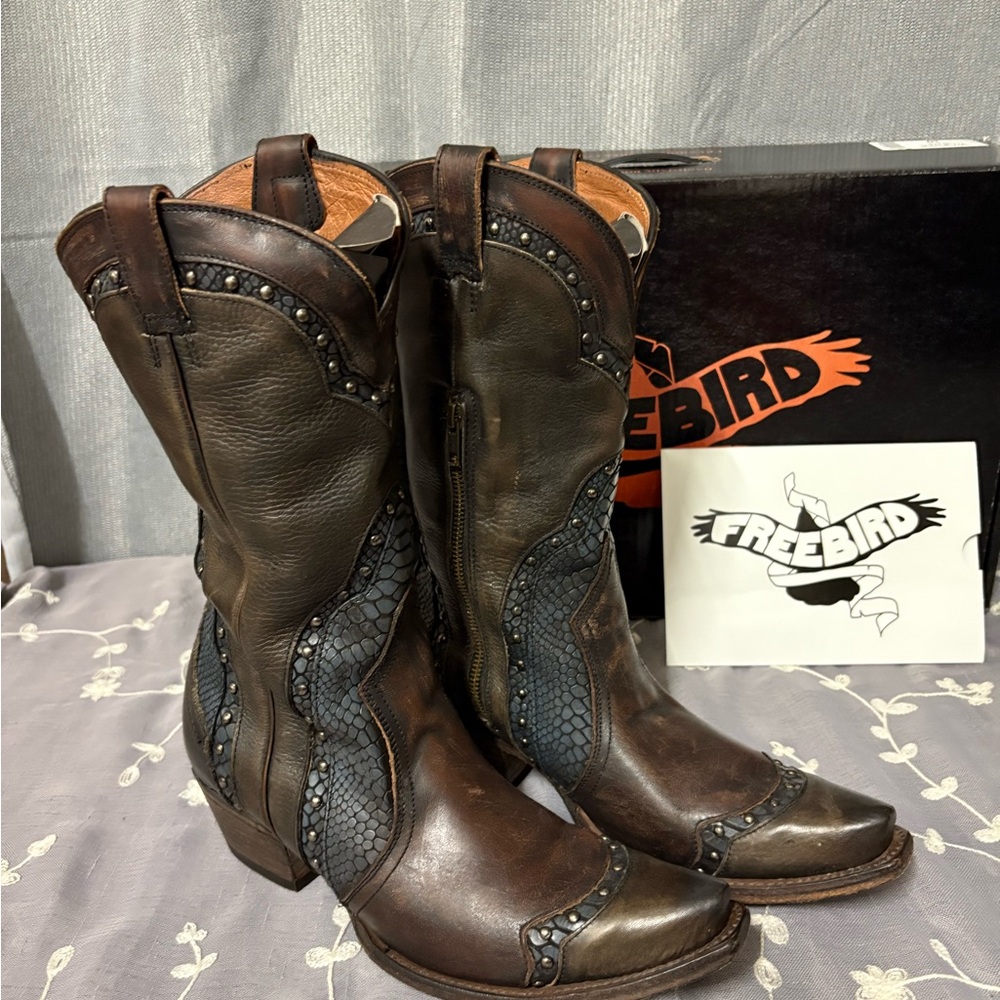 Freebird Warner Dark Brown Leather Boots with Black Accents. Size 10